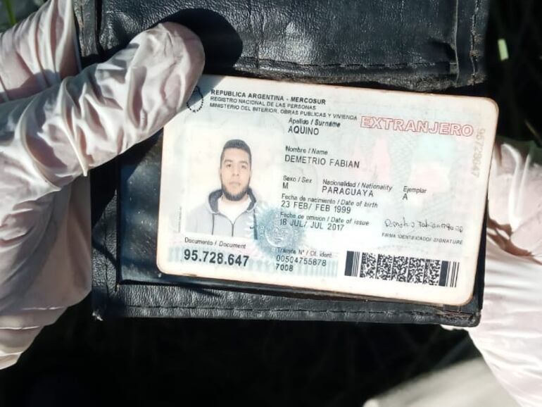Hallaron un cuchillo y una billetera con documentos del posible feminicida.