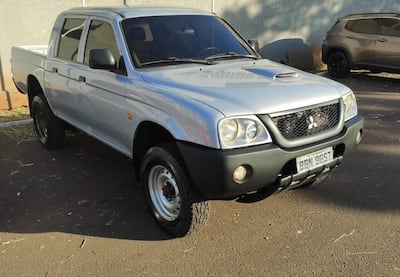 La camioneta está siendo buscada en territorio paraguayo por personal diferentes reparticiones de la Policía Nacional.