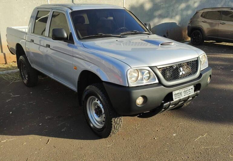 La camioneta de la Policía Federal de Foz d Yguazú sigue sin ser localizada.