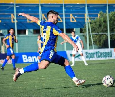 Un joven que ilusiona por su nombre: César Cáceres, quien milita en la Reserva del Sportivo Luqueño. Homónimo del "Caña", César Daniel Cáceres Cañete, uno de los ídolos del club popular auriazul.
