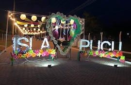 Pesebre de reciclados de Isla Pucú atrae a visitantes