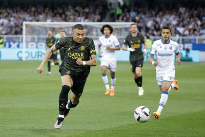 Kylian Mbappé marcó ayer los dos goles con los que el París SG ganó 2-1 al Auxerre.
