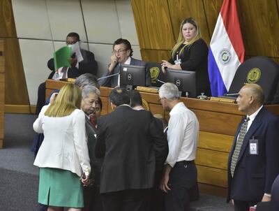 Diputados reunidos tras levantarse la ordinaria por falta de quórum, para definir nuevo orden del día, que tampoco trataron.