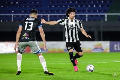 Blas Cáceres (d) podría seguir su carrera en Nacional.