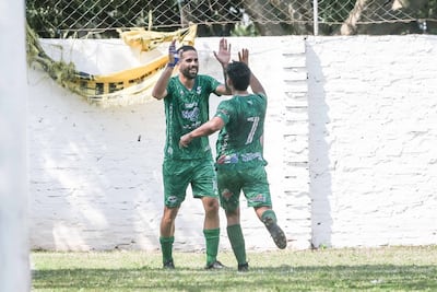 Rodrigo Abel Torres Armoa, autor de un doblete, festeja uno de sus tantos en compañía de Rubén Darío Narváez Delvalle, quien marcó el segundo gol del "Aviador". (Foto: APF)