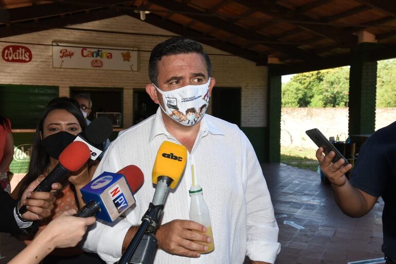 Eduardo Petta, ministro de Educación.