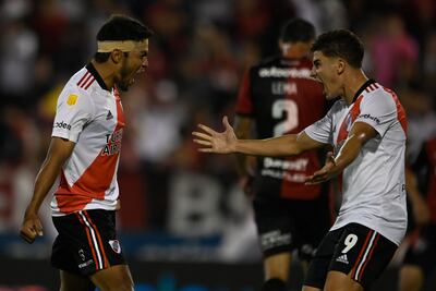 Robert Rojas (I) festeja el tanto que convirtió contra Newell's por la tercera jornada de la Zona A de la Copa de la Liga.