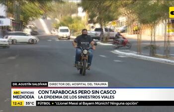 Motociclistas, con tapabocas pero sin casco