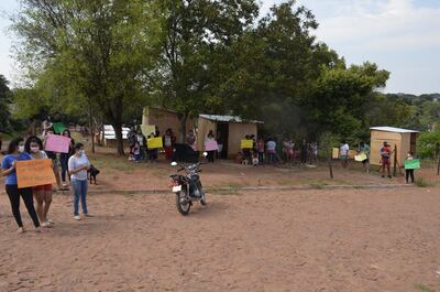 Los vecinos que ocupan el predio destinado a plaza y edificios públicos ya instalaron sus precarias casas y esperan una reubicación