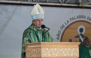 Monseñor Ricardo Valenzuela, en el momento de la pronunciación de su homilía.