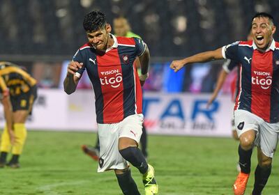 Vale festejarlo así. Se iba el partido y Robert  Morales evitó el malhumor en barrio Obrero con el tanto del triunfo 2-1.