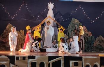 En emotivo pesebre viviente, niños rindieron homenaje a catequista fallecido