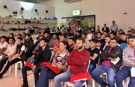 La jornada de capacitación dictada por un ingeniero de la fábrica de amortiguadores KYB tuvo buena participación en Curuguaty.