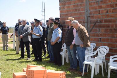 El subcomandante nacional de la Policía Nacional, comisario general Baldomero Jorgge y comitiva, junto a autoridades nacionales y comunales,  verificó la construcción de un local para el puesto policial de Ñurundiay.