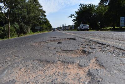 La ruta PY01 una verdadera trampa mortal. La vía está minada de enormes baches.