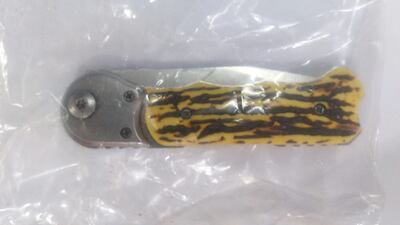 Cortaplumas que fue usada en el hecho y que fue incautada como evidencia por los intervinientes.