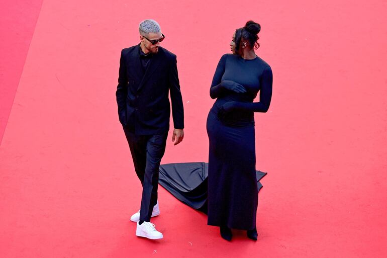 La cantante Aya Danioko, conocida como Aya Nakamura y su pareja Vladimir Boudnikoff.