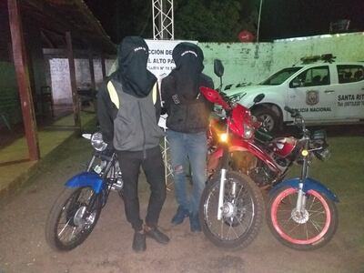Los jóvenes fueron aprehendidos tras una persecución policial en Santa Rita.