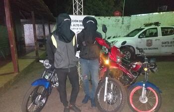 Los jóvenes fueron aprehendidos tras una persecución policial en Santa Rita.