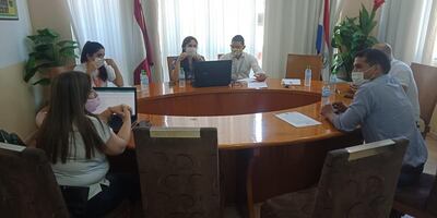 La reunión del intendente Roque Godoy con representantes del MOPC.