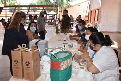 Vacunadores de San Pedro reclaman pago de horas extras.
