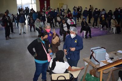 Mañana continua vacunación en el salón municipal de Carapeguá