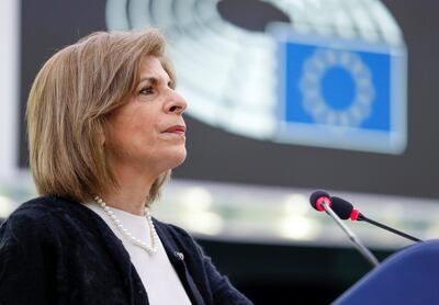 La Comisaria de Salud y Seguridad Alimentaria, Stella Kyriakides, insistió este miércoles en un debate en el Parlamento Europeo “vacunar a la población tan pronto como sea posible”, en especial a aquellos refugiados ucranianos que puedan necesitar una dosis, como principal medida para evitar nuevas olas de covid-19.