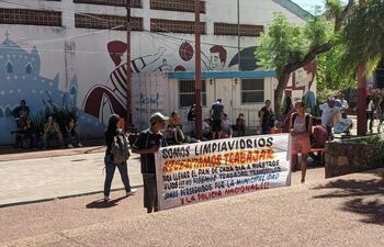 Los limpia vidrios pidieron trabajar al Intendente de San Lorenzo.