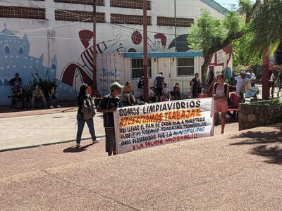 Los limpia vidrios pidieron trabajar al Intendente de San Lorenzo.