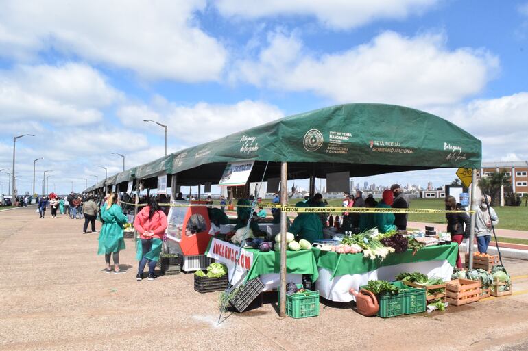Productos frescos de granja estarán en oferta durante la feria “Automag” en el estacionamiento de la playa San José de Encarnación.