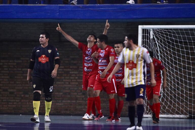 3 de Febrero consiguió una abultada victoria ante 3 de Mayo