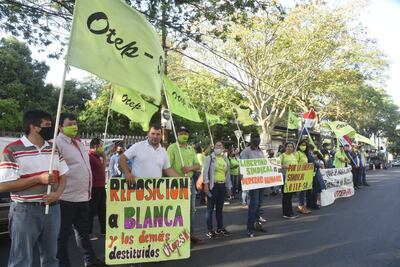Docentes se manifiestan en el centro