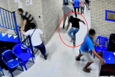 Momento en que el disparo de Florentín alcanza a Rodrigo.