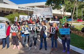 Bañadenses se manifiestan contra la subasta de la Costanera.