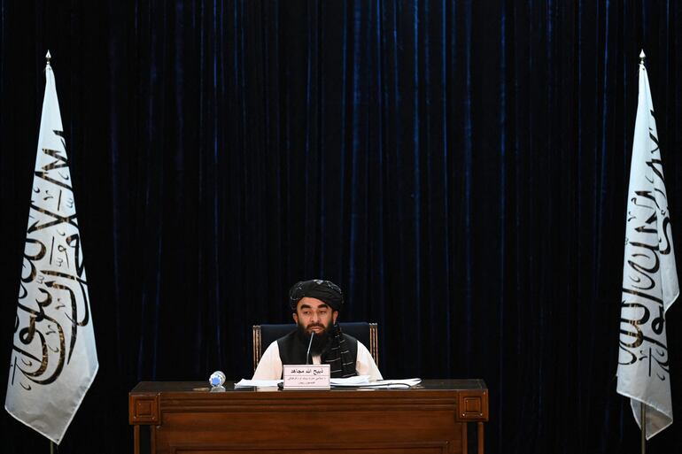 Zabihullah Mujahid, portavoz de los talibanes, durante una conferencia de prensa en Kabul el pasado martes.
