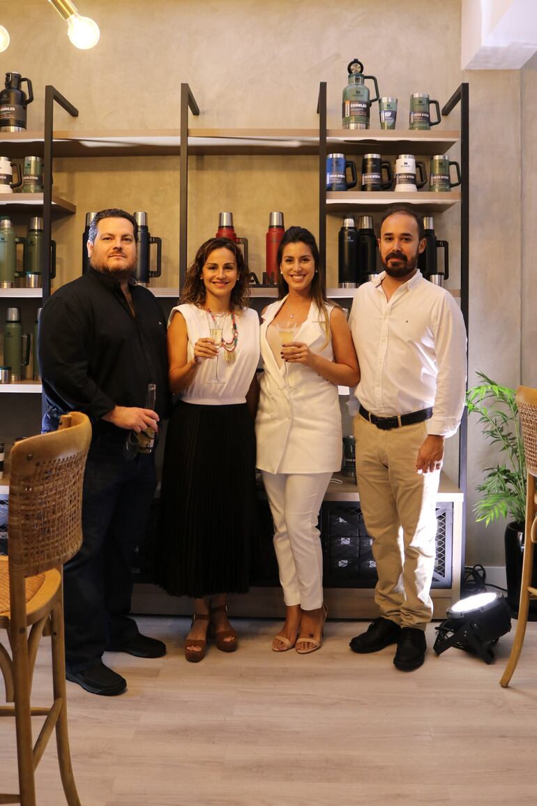 Adrian Velilla, Noelia Martínez, Grace Johnston y Aldo Jara.