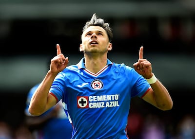 Ángel Romero celebra su gol para el Cruz Azul ante Mazatlán.
