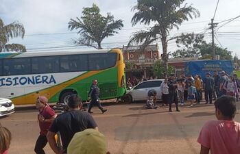 En cuadruple choque joven motociclista queda mal herido