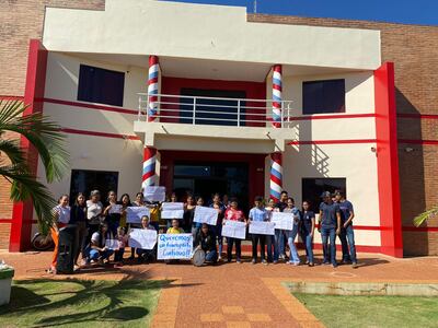 Universitarios de Yby Pytã, Canindeyú piden transporte gratuito y continuo al intendente Erminio Rojas.