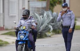 El Gobierno cubano forzó este martes la salida del país del superior de la Compañía de Jesús en la isla, el dominicano David Pantaleón, al no renovarle el permiso de residencia para extranjeros.