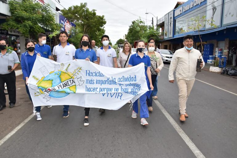 Estudiantes de San Ignacio marcharon en defensa del agua, bosque y el clima.
