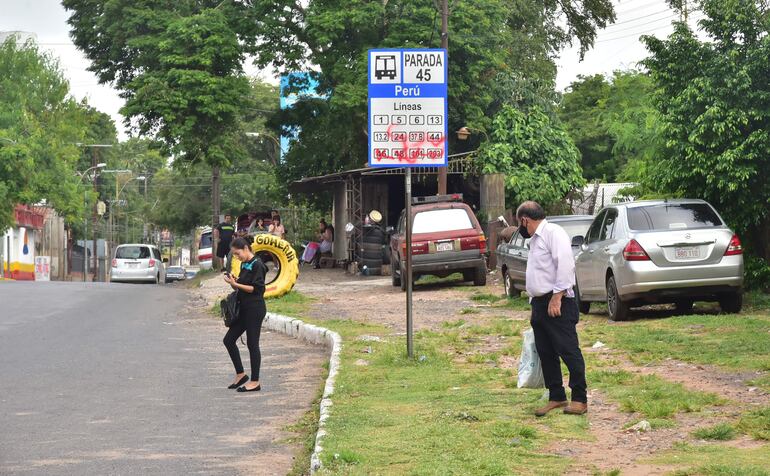 Hace 2 años y medio se firmó contrato. Artigas sin refugios. Se espera bajo el sol y la lluvia.