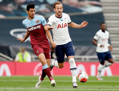 El marcador central paraguayo Fabián Cornelio Balbuena González (29 años) del West Ham United se enfrenta hoy al Manchester United en la Premier League.
