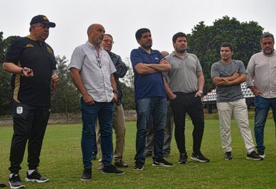 El entrenador Robert Pereira Molina en plena bienvenida acompañado por el presidente Jorge Amancio Cáceres.