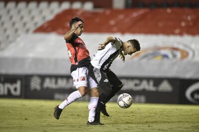 La jugada donde el árbitro cobra penal de Gallardo sobre Merlini