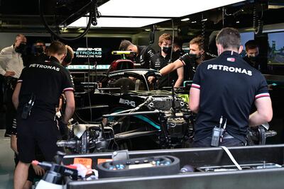 La unidad motriz del Mercedes del finlandés Valtteri Bottas fue reemplazado, lo que obliga al piloto a partir en carrera desde la última posición.