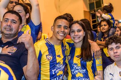 Patrocinio de Jesús Alvarenga, en compañía de Nicol Rojas.