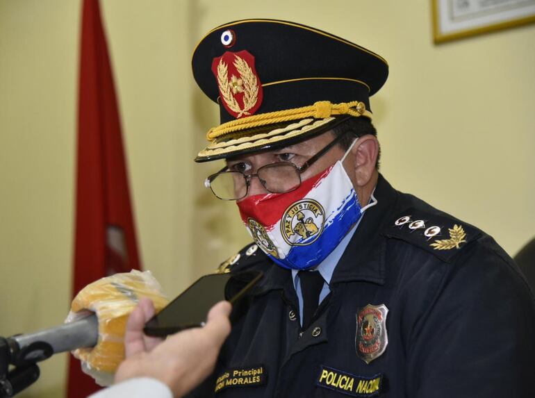 Comisario principal Ramón Morales, jefe de la comisaría 6a. Metropolitana.