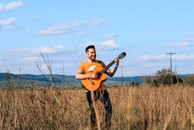 El cantautor paraguayo José Miguel está de estreno con su canción "Besos de miel".