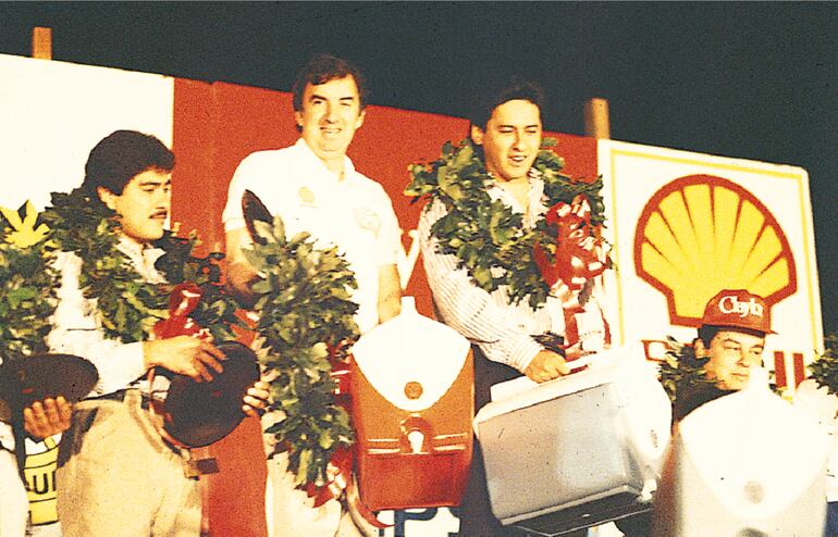 Edición de 1991, en la que Marco Galanti (Padre) y Óscar Ramírez, festejaban en la cúspide del podio.